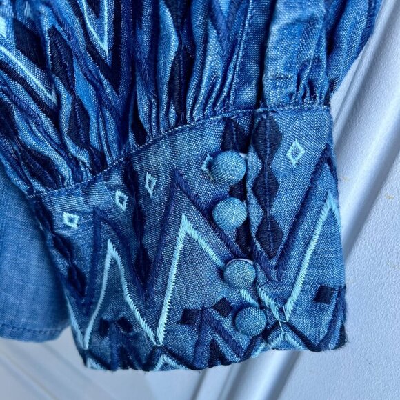 Chico’s Blouse Embroidered-Sleeves V-neck Lightweight Denim Blue 2 =12-14 NWT - Picture 6 of 12